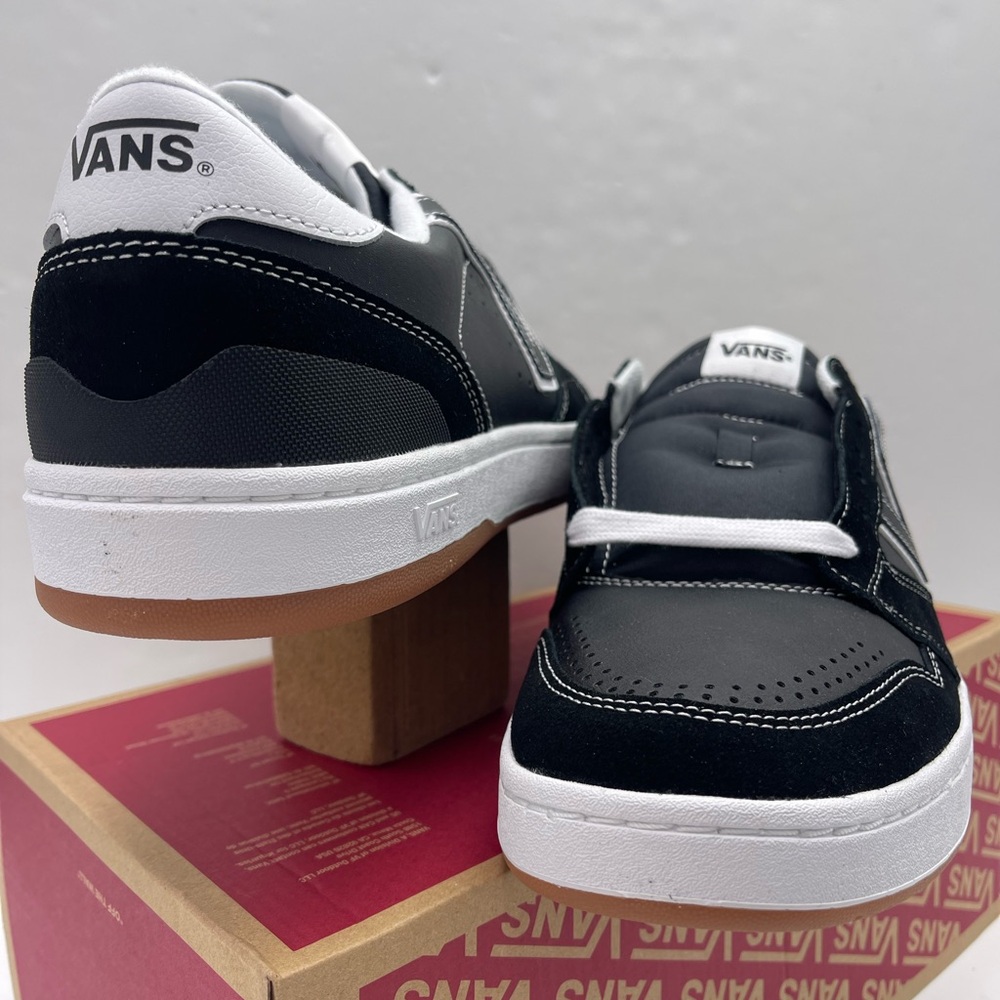 Vans • Men's Black and White Lowland 2.0
Black/White
VN000D6RBZW Sneakers Skate - Picture 6 of 16